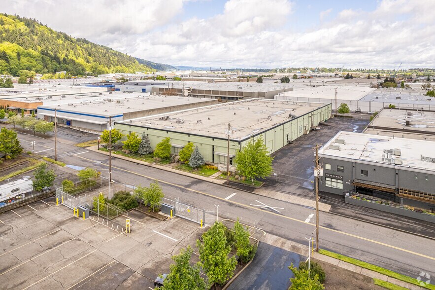 More Photos Of 3135 NW Industrial St, Portland Warehouse For Lease