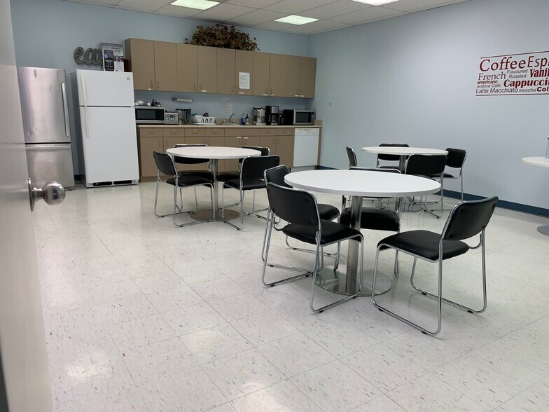 More Photos Of 200 Matheson Blvd W, Mississauga Medical For Lease