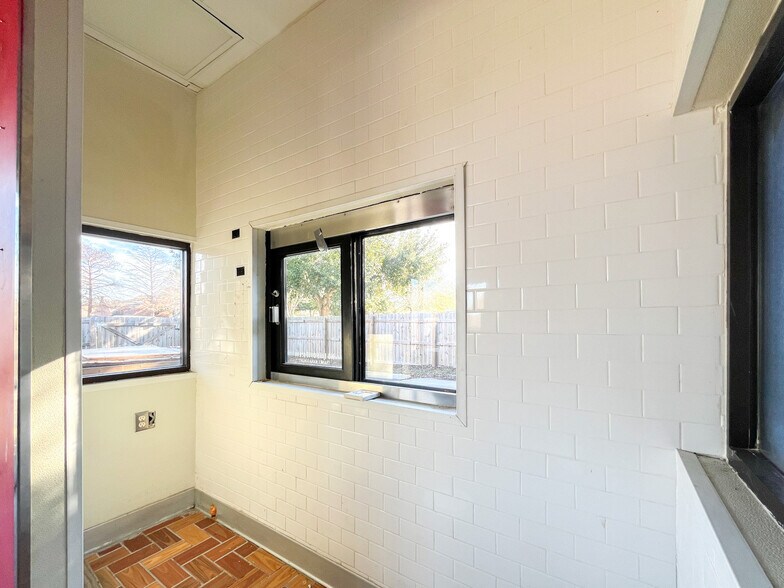 More Photos Of 203 Winchester Dr, Lafayette General Retail For Lease