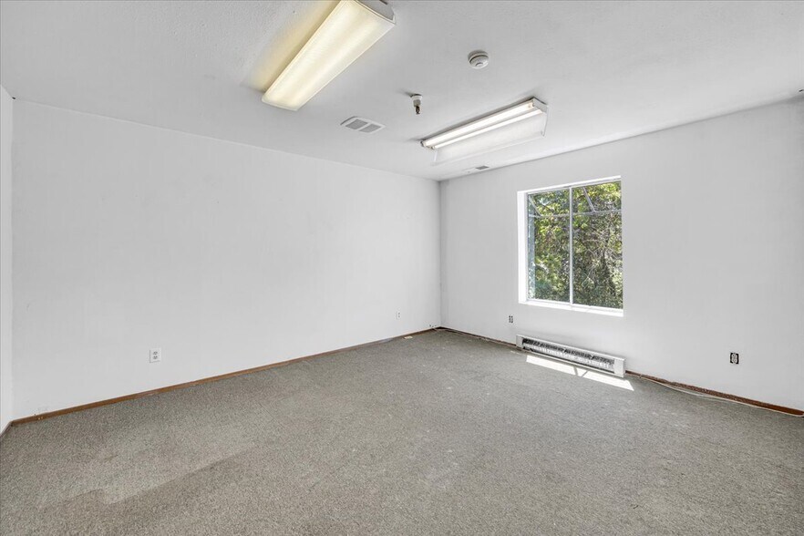 More Photos Of 20833 Mechanical Dr, Sonora Warehouse For Sale