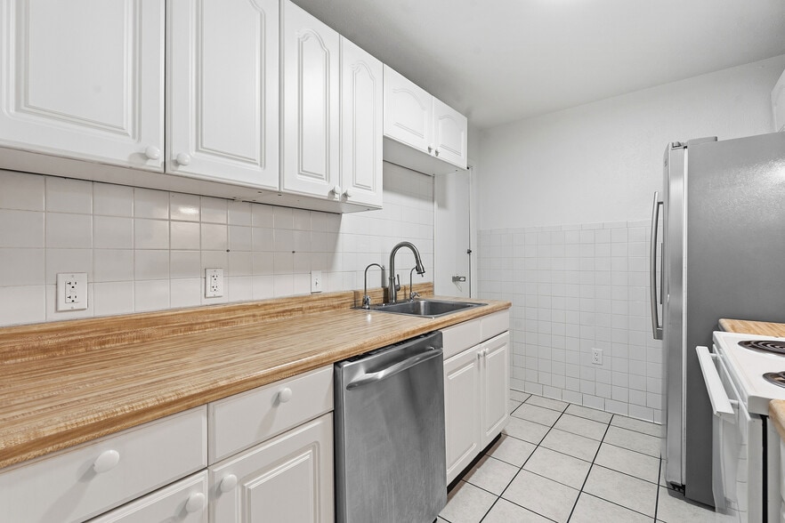 More Photos Of 1120 E 52nd St, Austin Flex For Sale