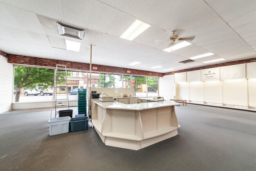 More Photos Of 500 W Reed St, Moberly Storefront For Lease