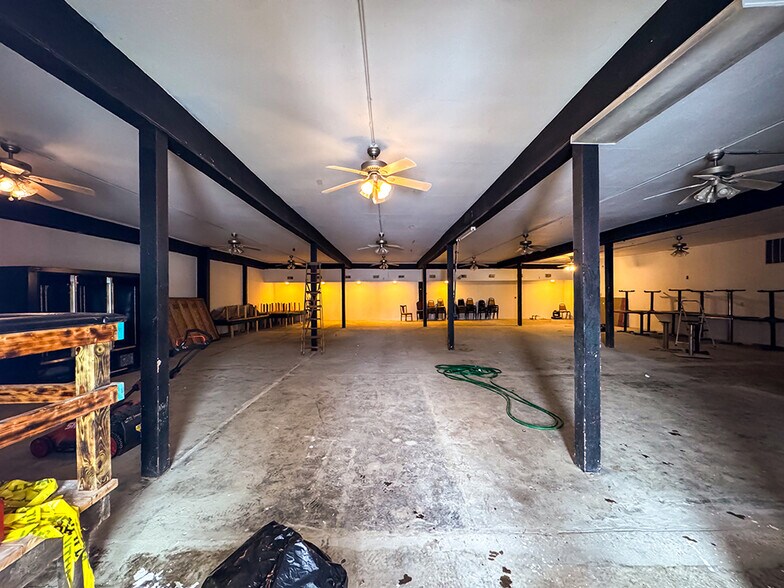 More Photos Of 719 Central Ave W, Hampton Flex For Lease