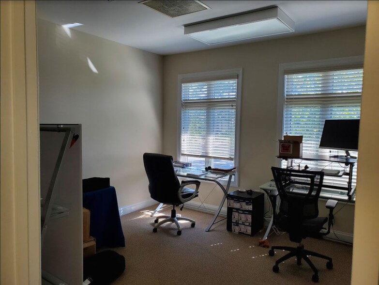 More Photos Of 5015 Southpark Dr, Durham Medical For Lease