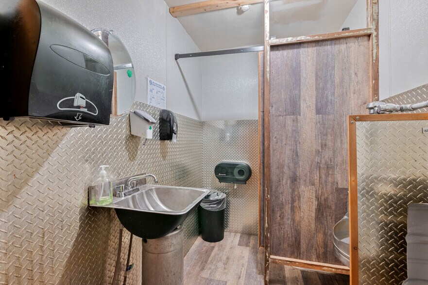 More Photos Of 1107 Pacific Ave N, Kelso Restaurant For Sale