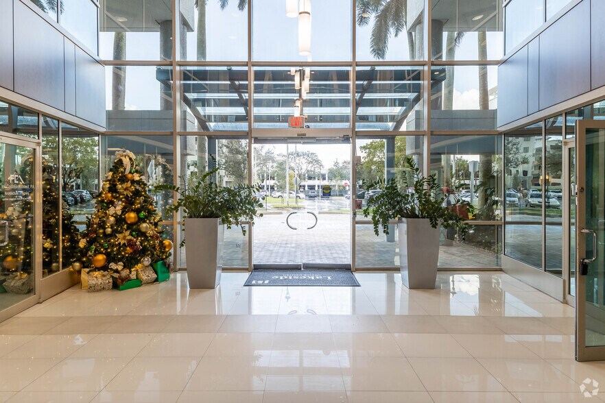 More Photos Of 600 N Pine Island Rd, Plantation Office For Lease