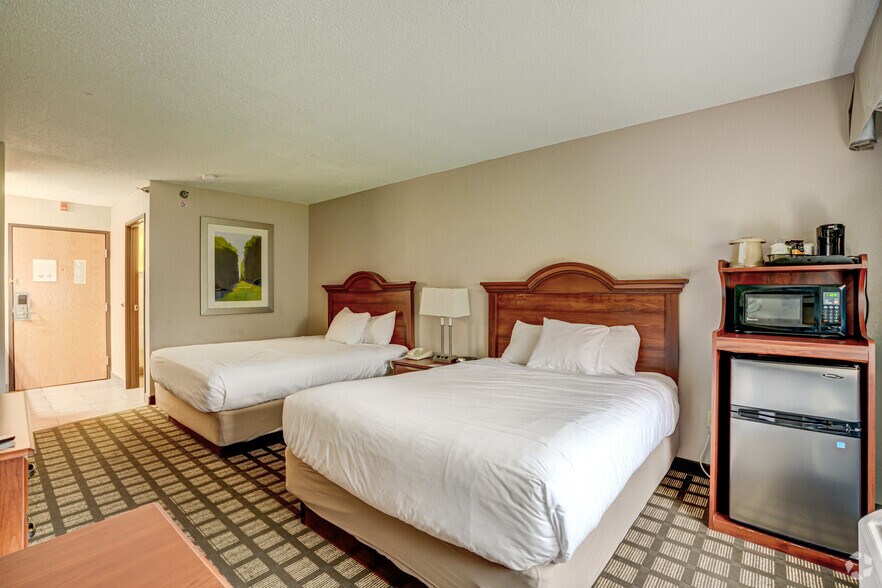 More Photos Of 2285 Washington St, Galesburg Hotel For Sale