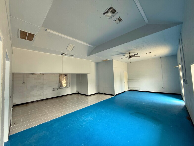 More Photos Of 3851 Harrington st, Oak Park Freestanding For Sale