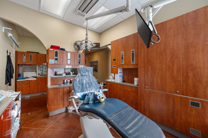 More Photos Of 7215 Wyoming Springs Dr, Round Rock Medical For Lease