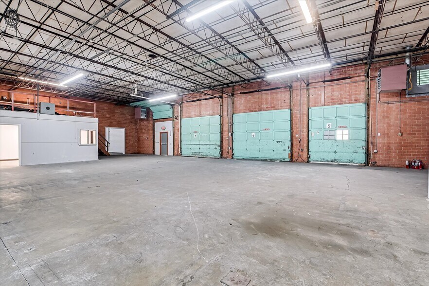 More Photos Of 1734 Centennial Blvd, San Antonio Warehouse For Sale