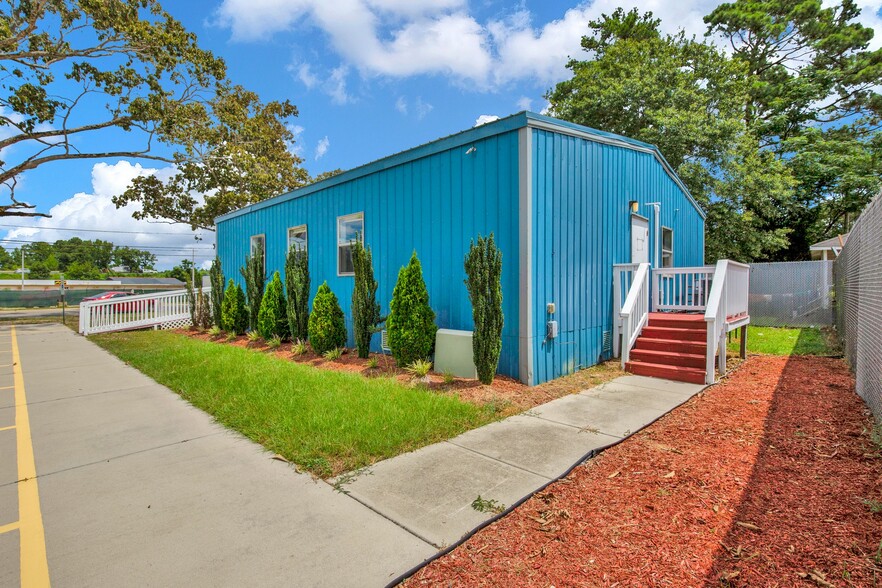 More Photos Of 2407 W 5th St, Lumberton Office For Sale