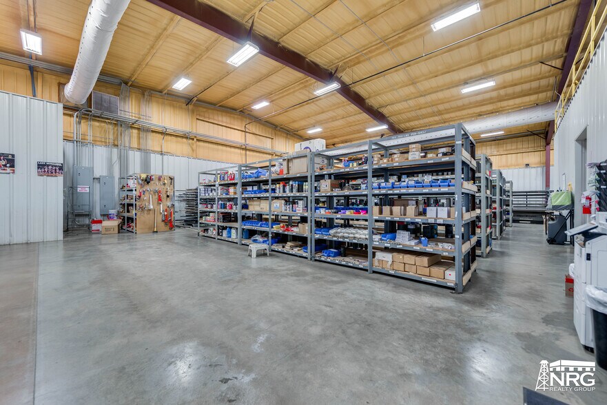 More Photos Of 801 NW 9th St, Andrews Warehouse For Sale