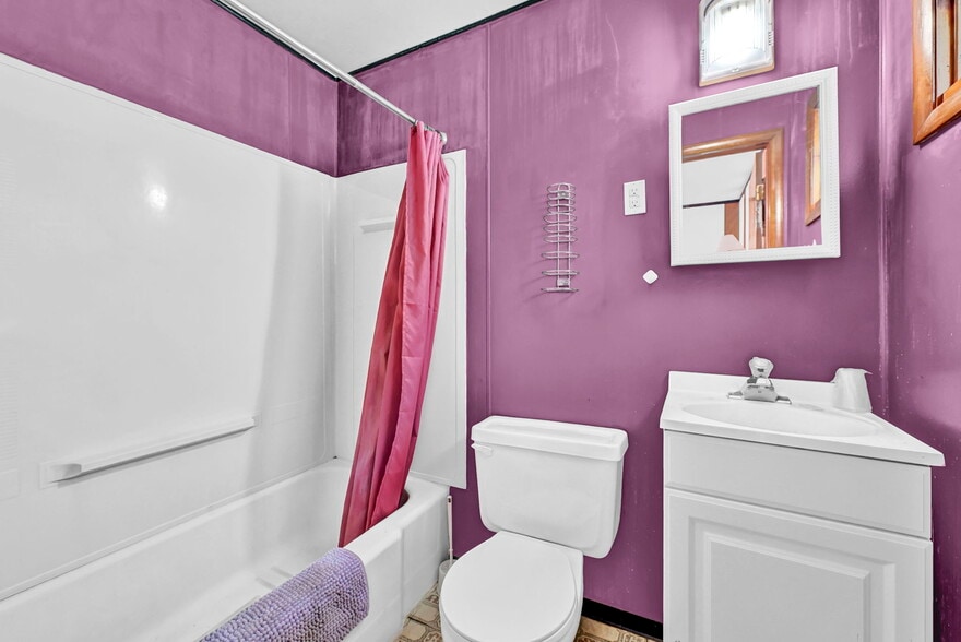 More Photos Of 44077 Oberlin Elyria Rd, Oberlin Hotel For Sale