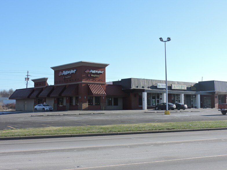 More Photos Of 2700-2790 Mahoning Ave NW, Warren Storefront For Lease