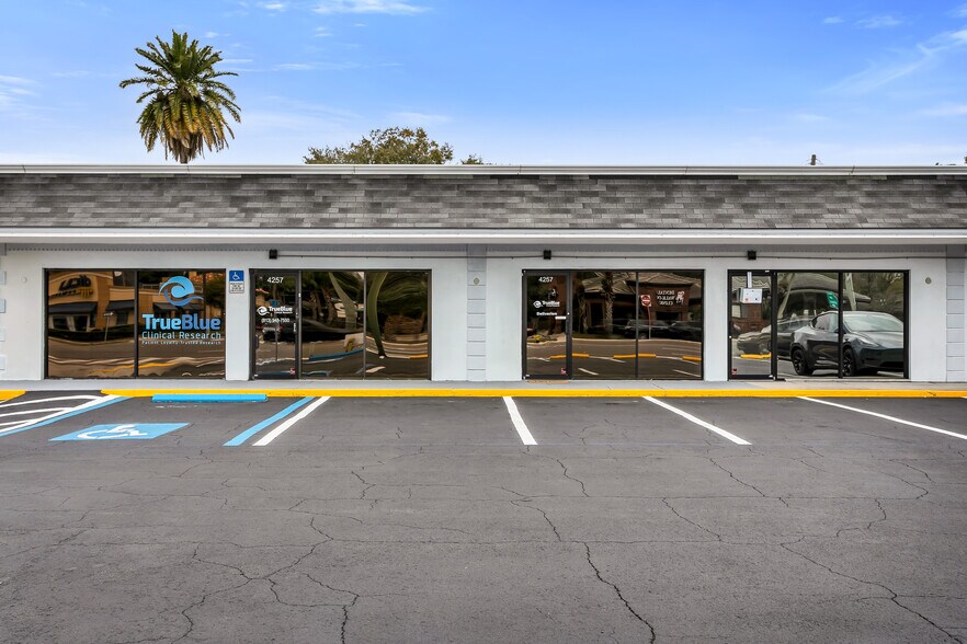 More Photos Of 4239-4247 W Kennedy Blvd, Tampa Storefront For Lease