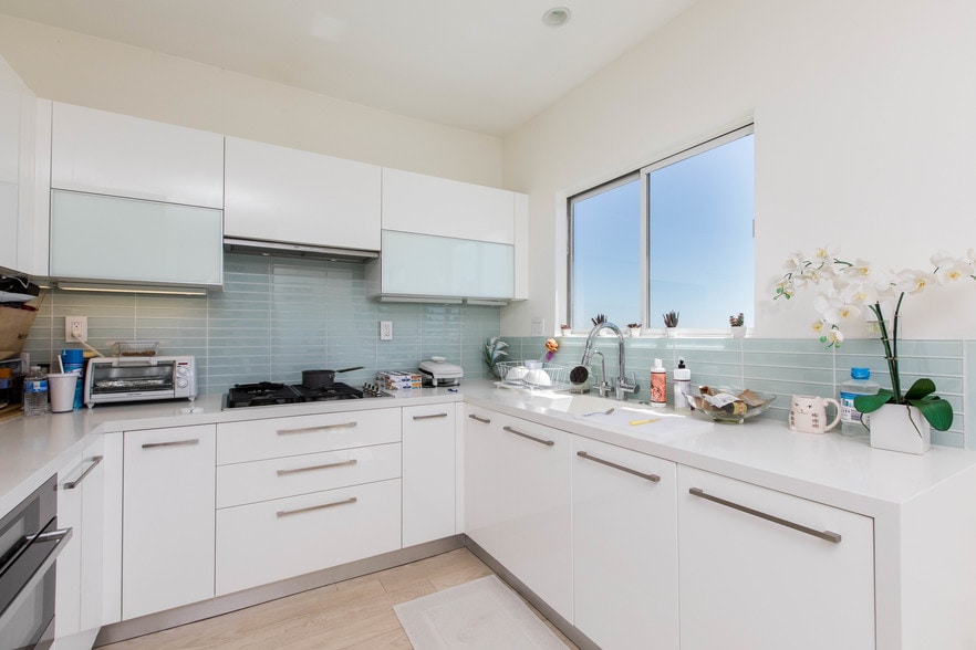More Photos Of 1214 N Clark St, West Hollywood Apartments For Sale