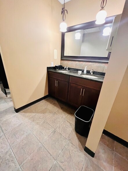 More Photos Of 163 Business Park Dr, Lebanon Light Manufacturing For Lease