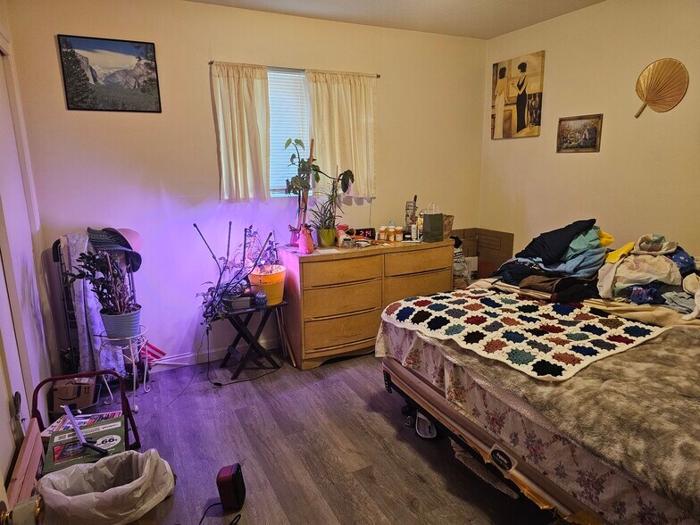 More Photos Of 702 SE 9th St, Grants Pass Apartments For Sale