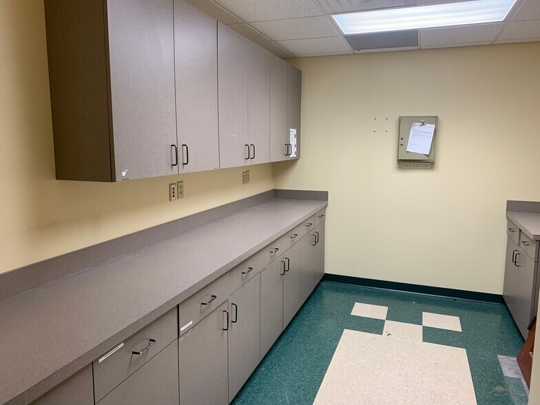 More Photos Of 275 Meadow Dr, North Tonawanda Restaurant For Sale