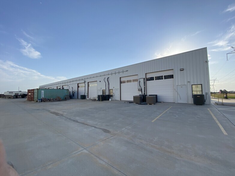 More Photos Of 4200 28th Ave, Norman Warehouse For Sale