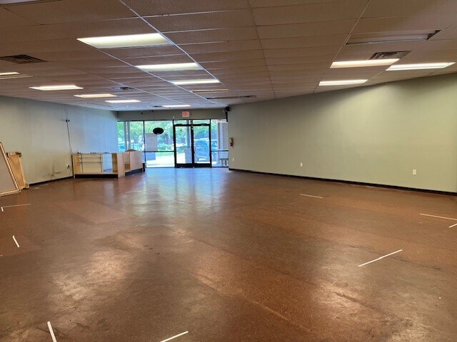 More Photos Of 1950 Hendersonville Rd, Asheville Unknown For Lease