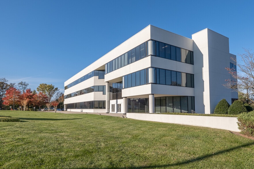 More Photos Of 3800 Electric Rd, Roanoke Office For Lease