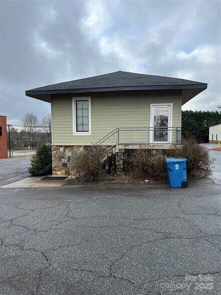 More Photos Of 1 S Main St, Granite Falls Office For Sale