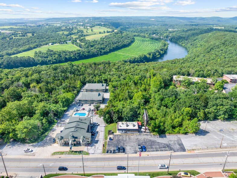 More Photos Of 1360 W Hwy 76, Branson Hotel For Sale