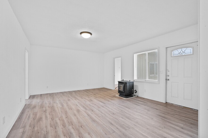 More Photos Of 990 E Hwy 730, Irrigon Storefront Retail Office For Sale