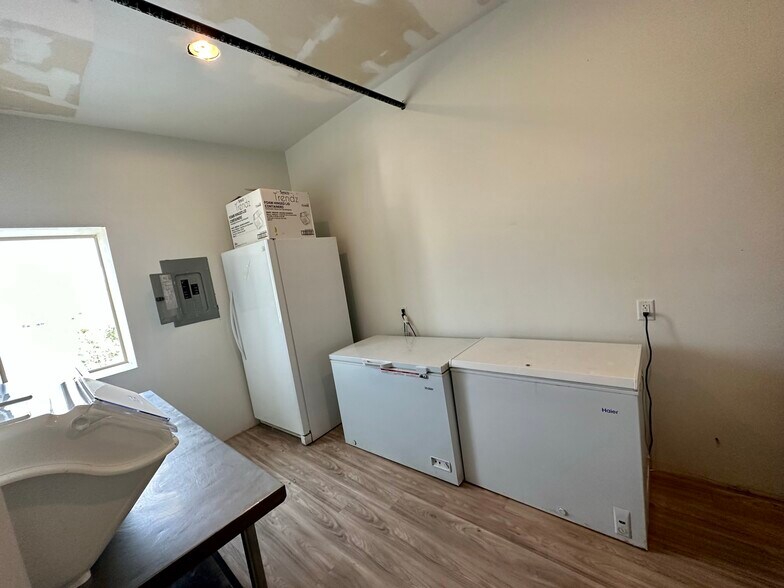 More Photos Of 231 E Main St, Trinidad Bar For Sale