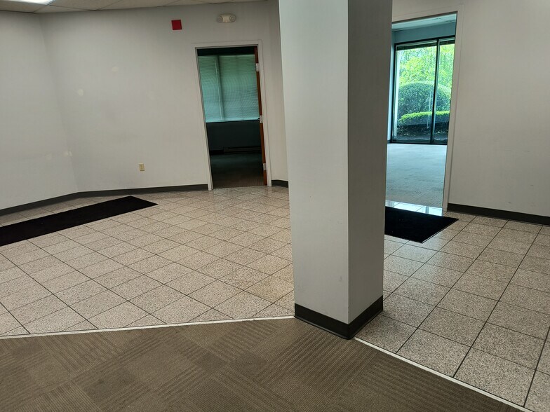 More Photos Of 5060 Ritter Rd, Mechanicsburg Flex For Lease