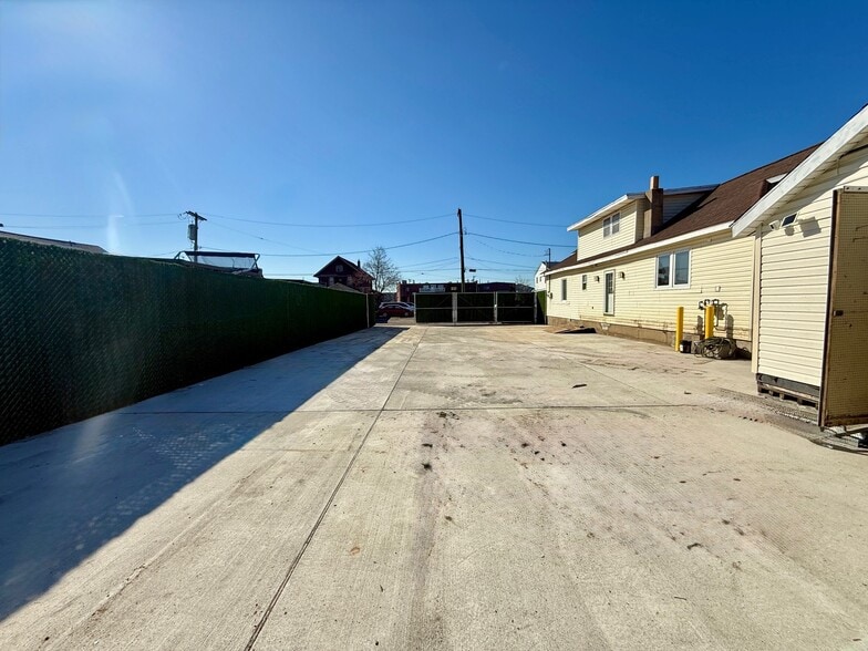 More Photos Of 10 3rd St, Rosedale Land For Lease