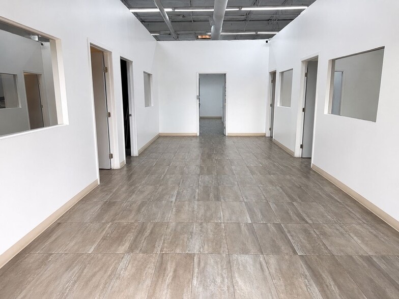 More Photos Of 11414 Reeder Rd, Dallas Flex For Lease