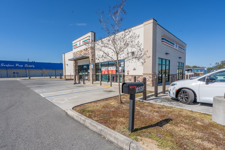 More Photos Of 1690 E Hinson Ave, Haines City Service Station For Sale