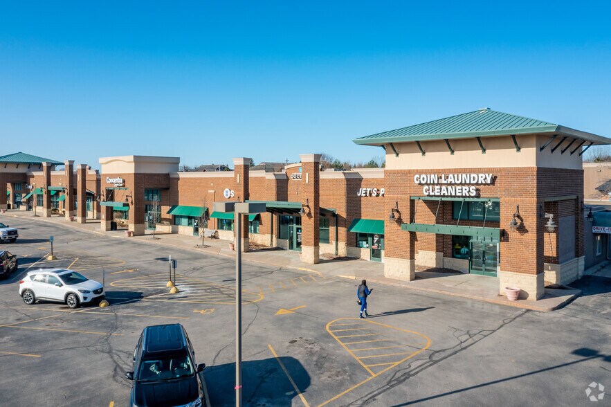 More Photos Of 2305-2495 N 124th St, Brookfield Storefront For Lease