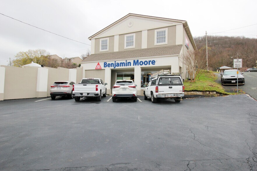 Primary Photo Of 902 Richmond Ave, Staunton General Retail For Sale