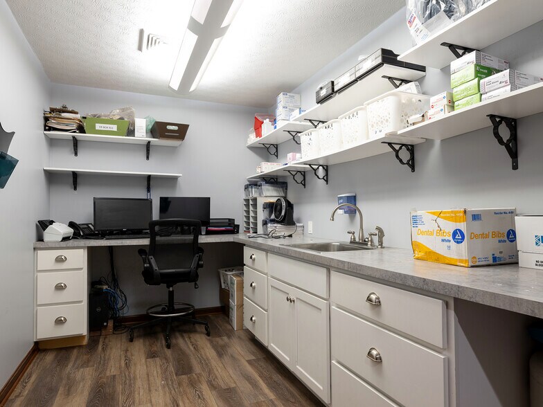 More Photos Of 105 6th Ave, Saint Albans Medical For Sale