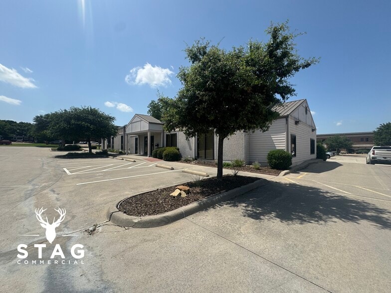 More Photos Of 325 W McKinney St, Denton Office Residential For Lease