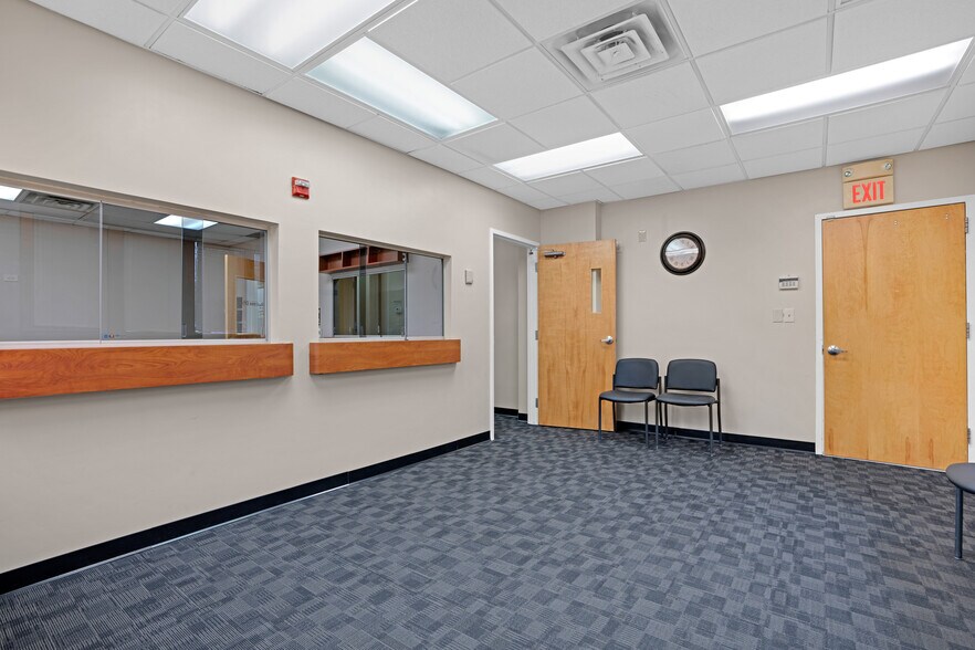 More Photos Of 1740 Oak Tree Rd, Edison Medical For Lease
