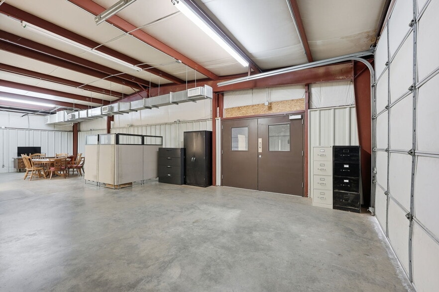 More Photos Of 3743 Old Flowery Branch Rd, Oakwood Warehouse For Lease