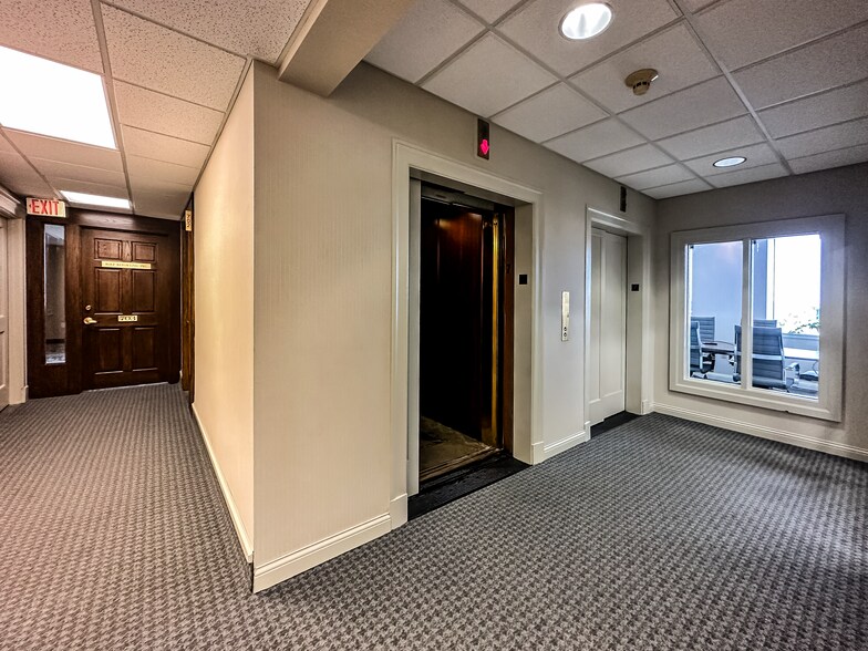 More Photos Of 127 W Berry St, Fort Wayne Office For Sale
