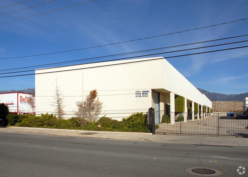 More Photos Of 11711 Clark St, Arcadia Warehouse For Lease