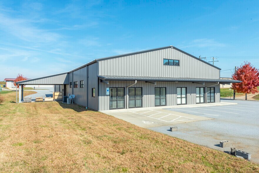 More Photos Of 25 Reeds Way, Flat Rock Warehouse For Lease