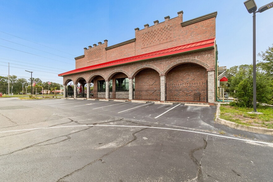 More Photos Of 3007 Commercial Way, Spring Hill Restaurant For Sale