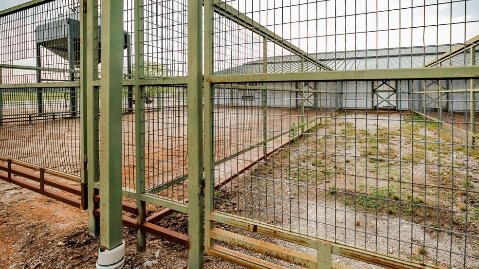 More Photos Of 352 MO-245, Dadeville Horse Stables For Sale