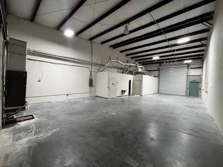 More Photos Of 8281-8297 Blaikie Ct, Sarasota Warehouse For Lease