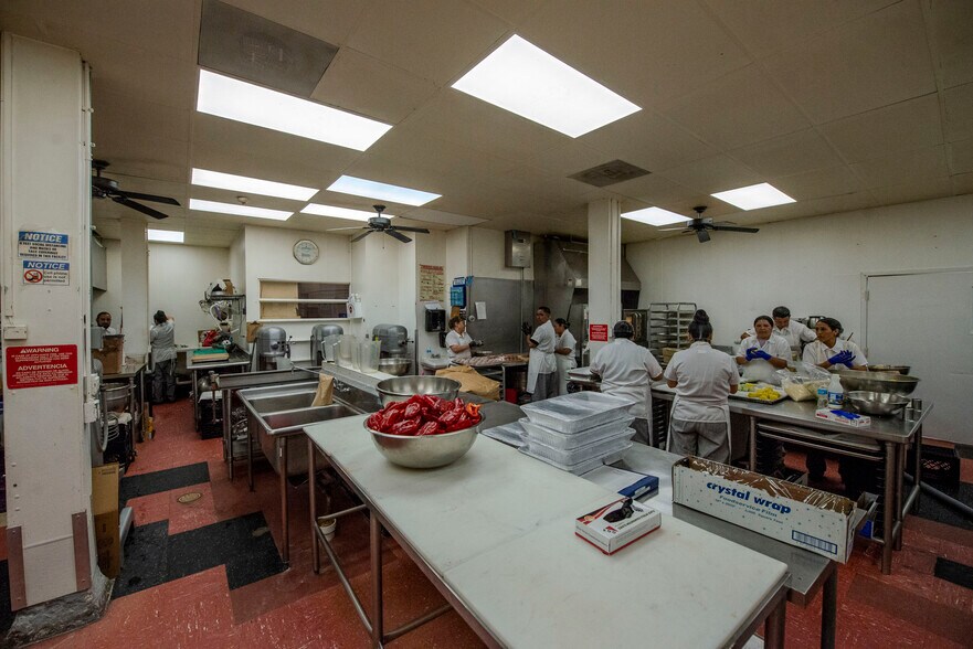 More Photos Of 1419 W Diversey Pky, Chicago Office For Sale