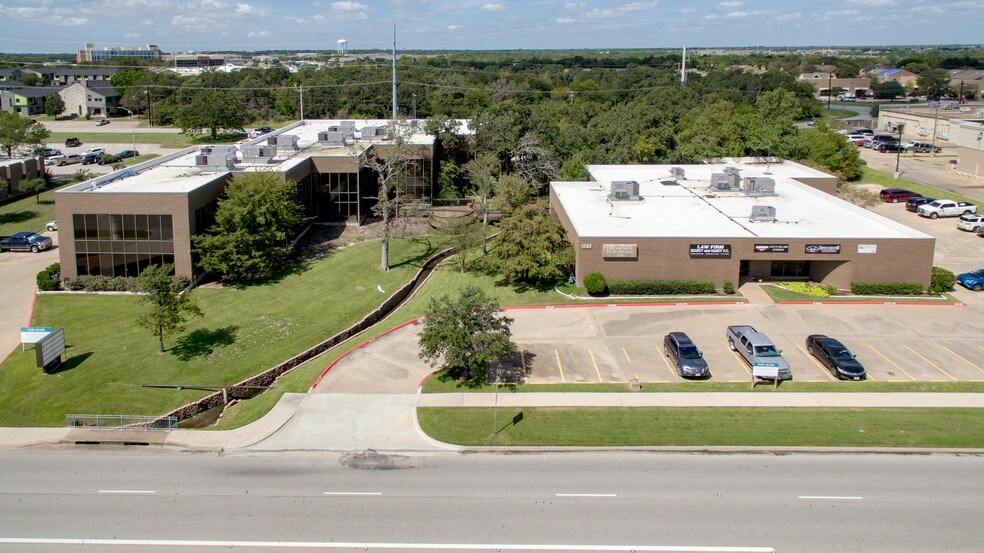More Photos Of 1733 Briarcrest Dr, Bryan Office For Lease