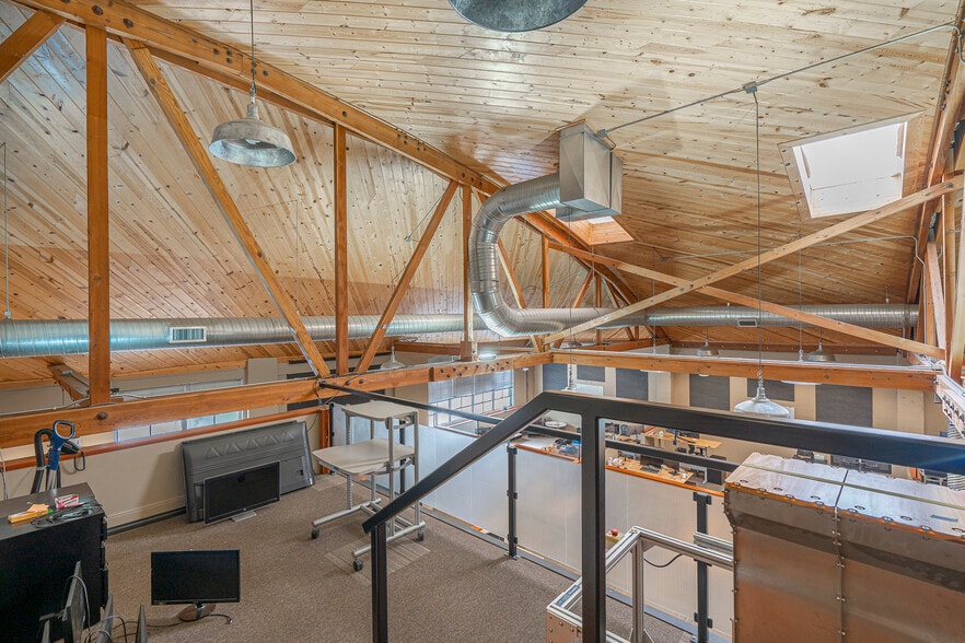 More Photos Of 1714 Broadway St, Vancouver Auto Repair For Lease