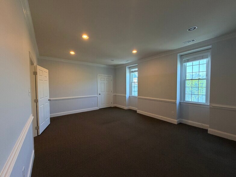 More Photos Of 211 E Six Forks Rd, Raleigh Loft Creative Space For Sale
